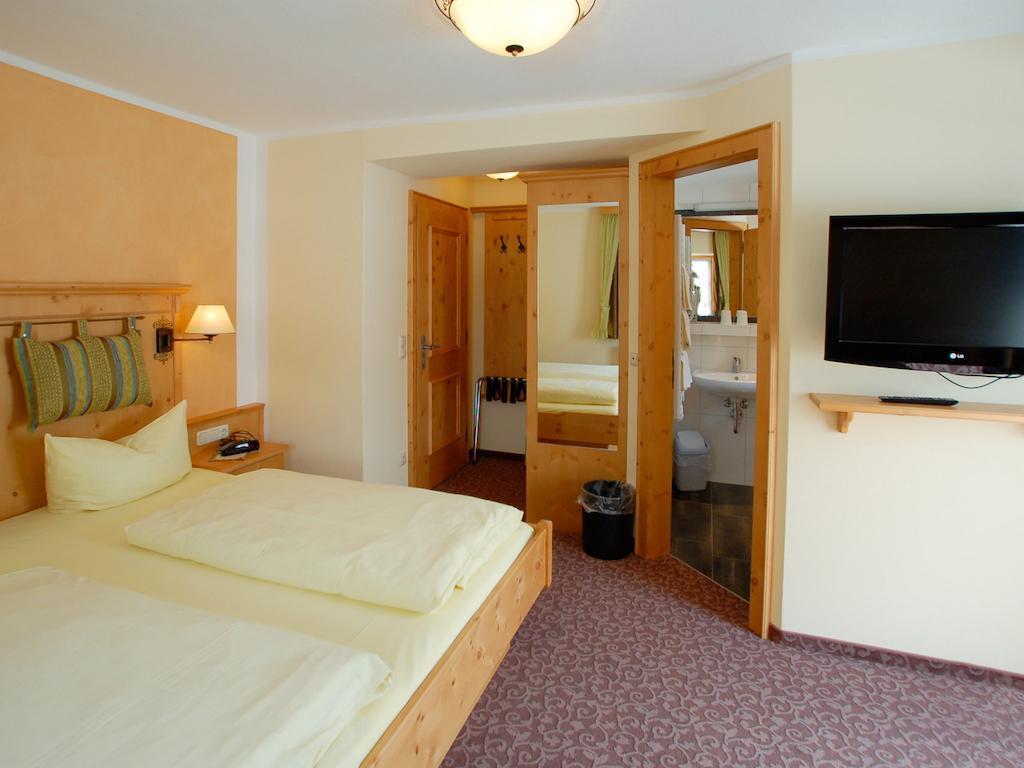Hotel Gebirgshaeusl Engedey Quarto foto